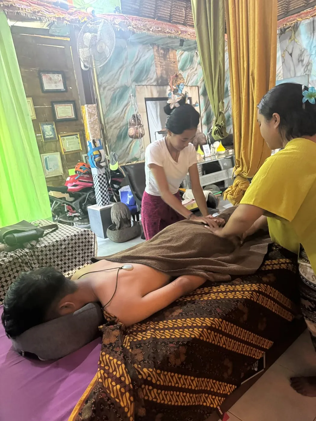 Sesi Balinese Massage di Tarayana